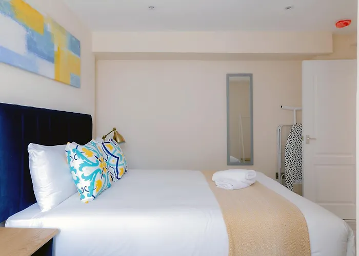 Two Bedroom Apartment Near Hyde Park And Oxford Street